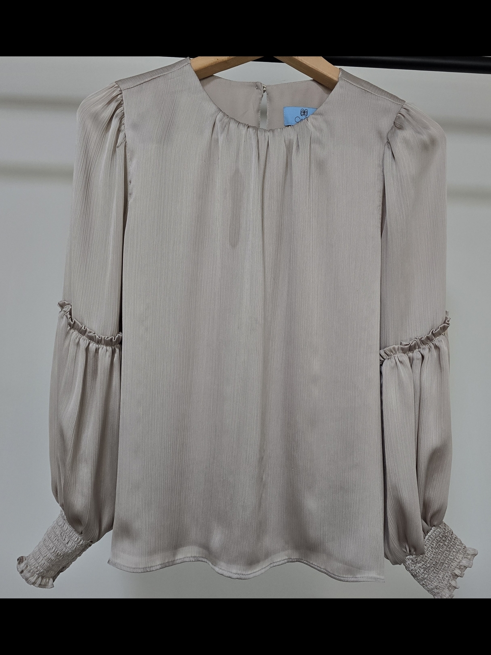 CeCe Women's  Cream Long-Sleeve Smocked Cuff Blouse